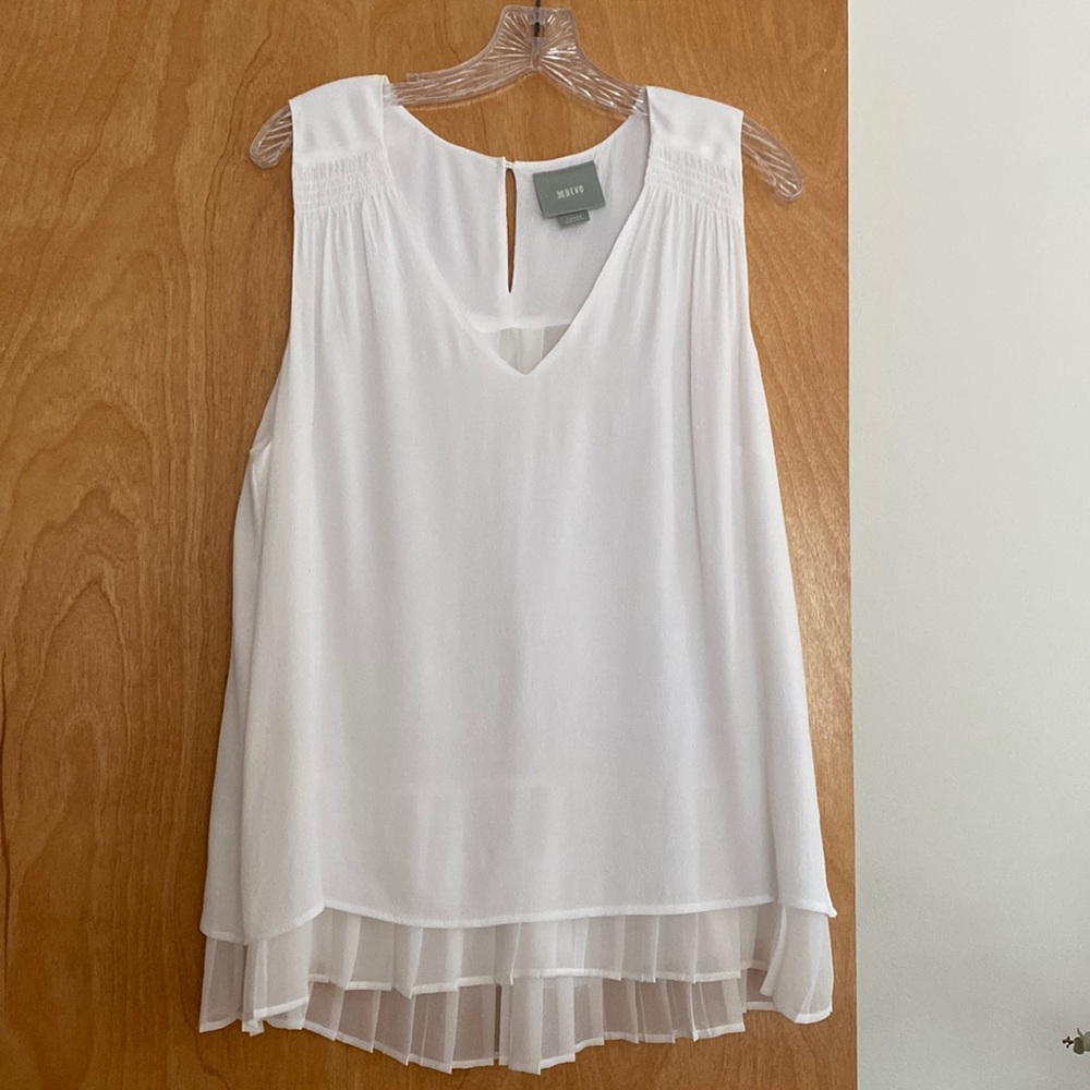 Pretty White Rayon Top. Never worn. Too small for me